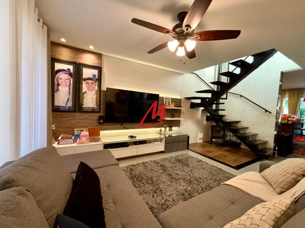 Belíssimo duplex com pátio - Foto 3