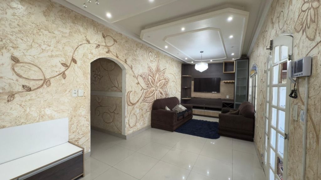 Casa Ampla com Piscina, Área Gourmet e Garagem para 6 Carros — foto 9