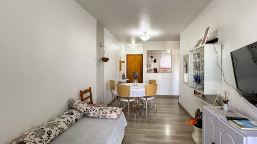 Apartamento no Centro com 1 dormitório e sacada