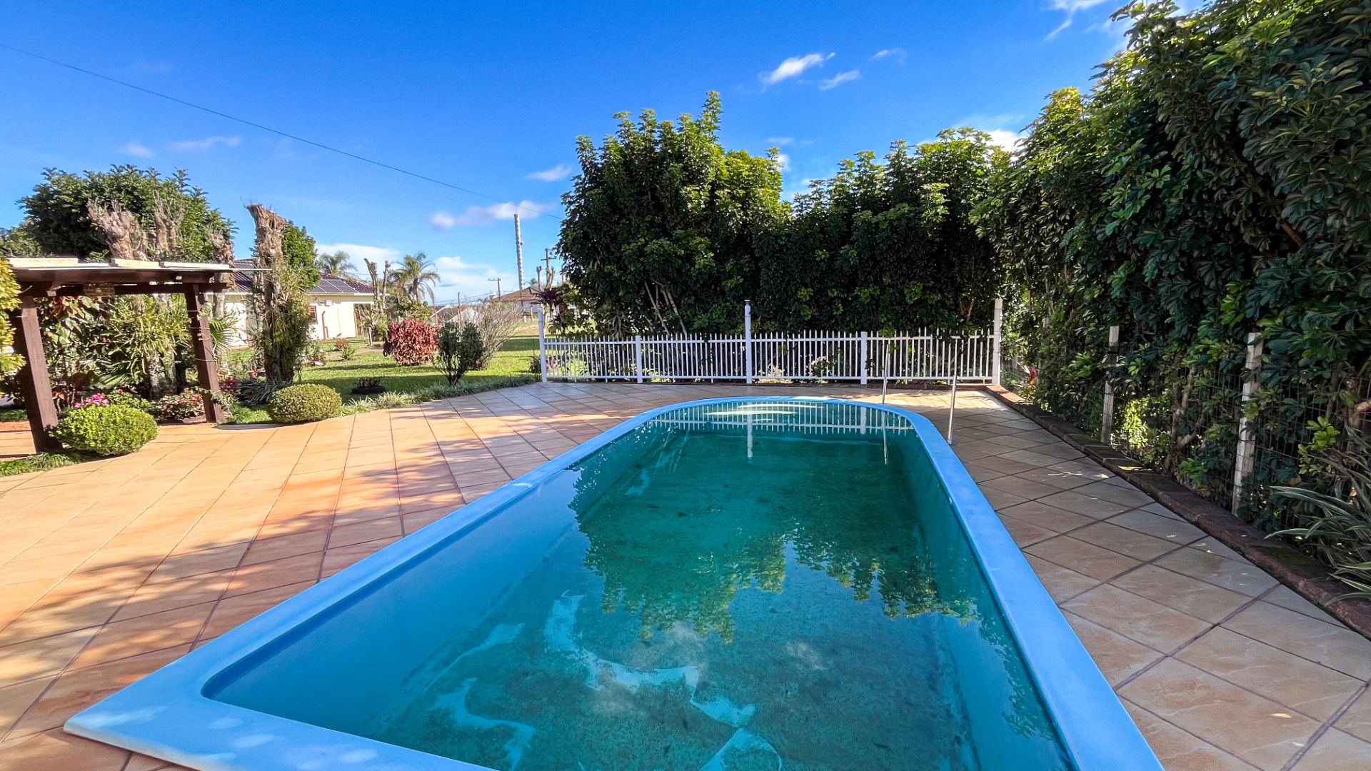 Casa no Country com 3 dormitórios e Piscina