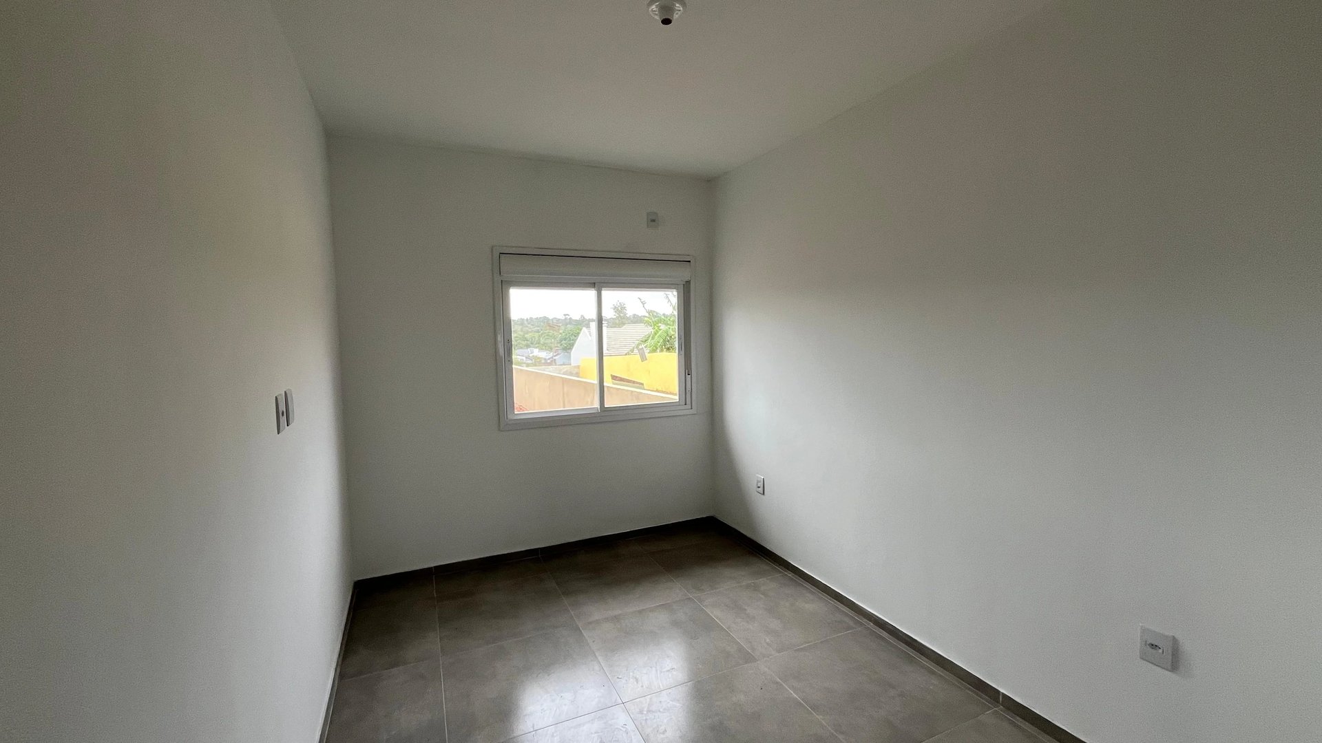 Geminado com pátio amplo - Foto 3