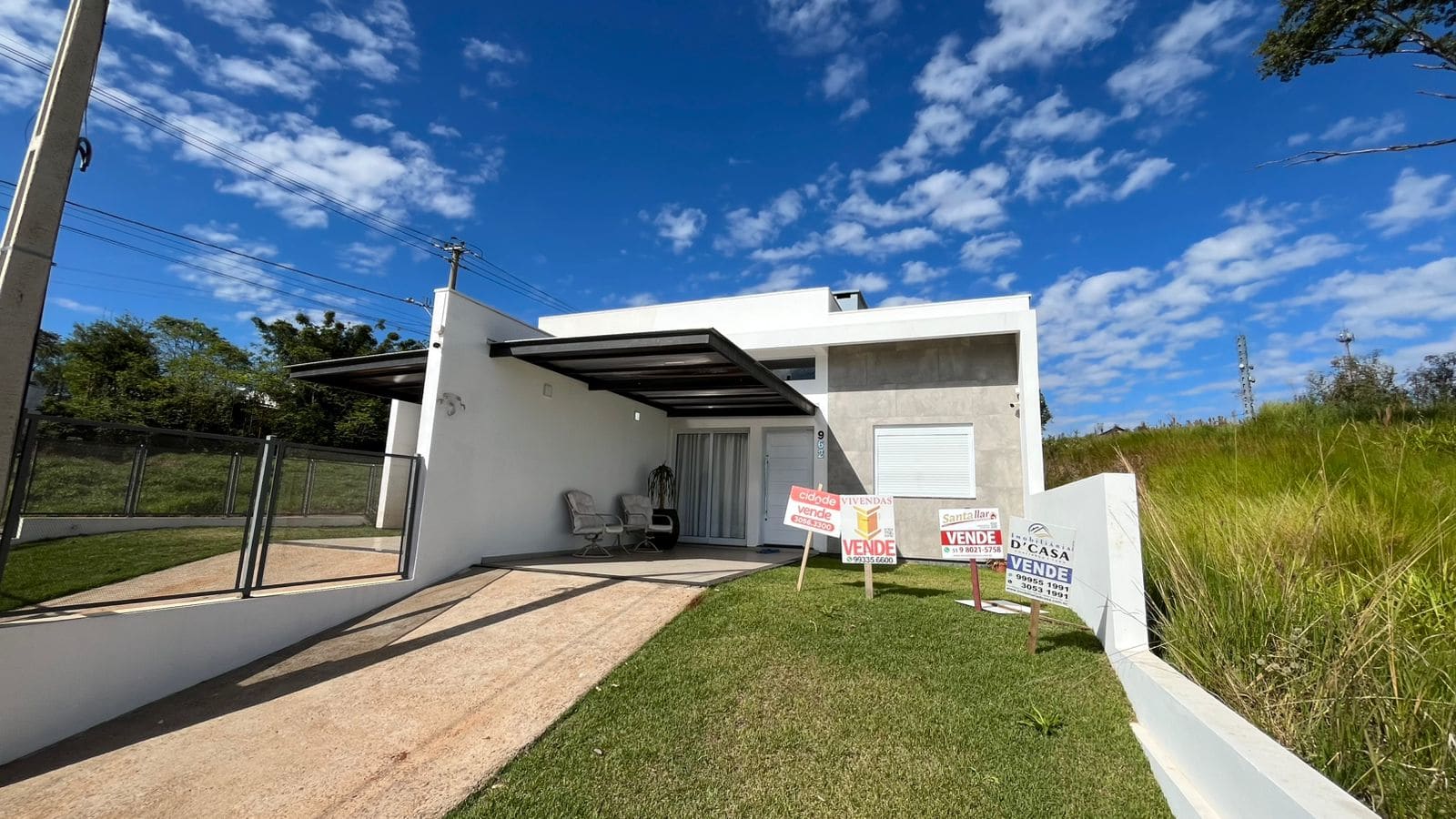 Geminado Semi Mobiliado com 2 quartos 