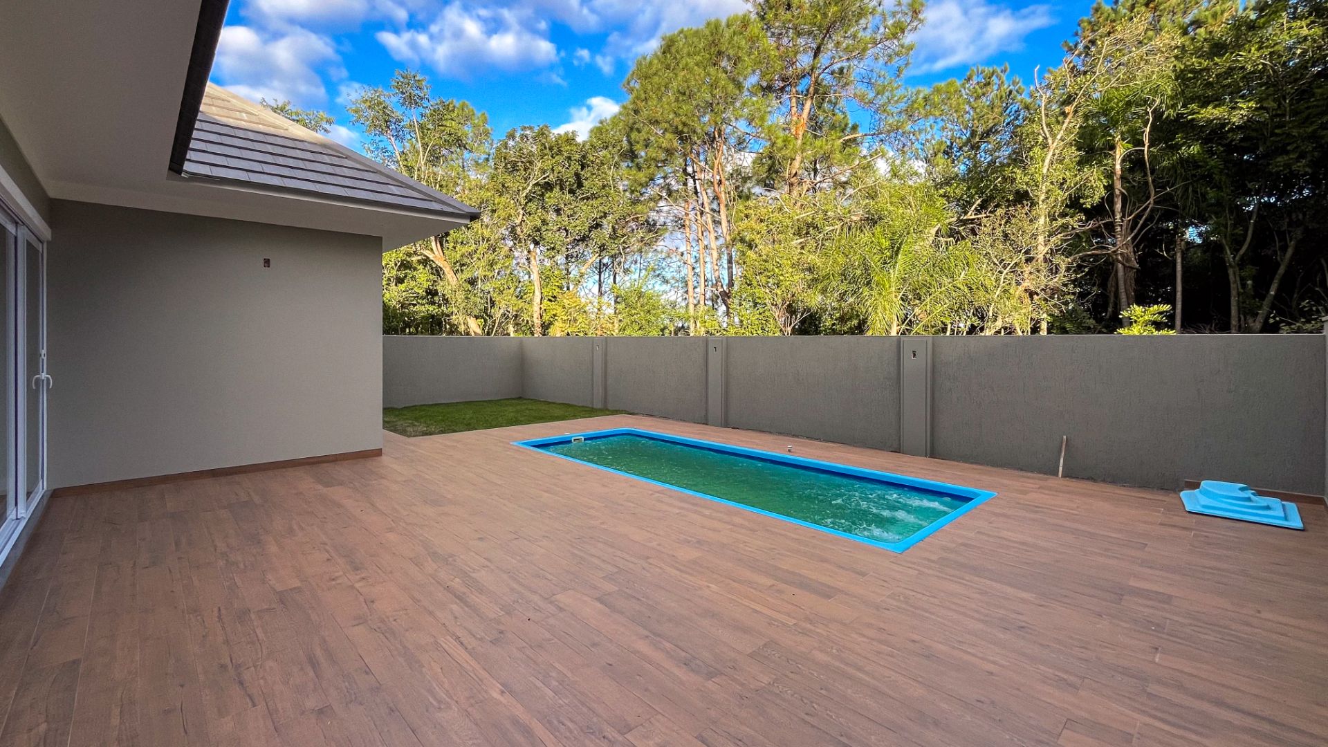 Casa no Royal Country com 3 Dormitórios, Suíte e Piscina. - Foto 17
