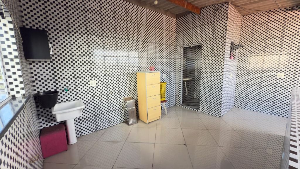 Casa Ampla com Piscina, Área Gourmet e Garagem para 6 Carros — foto 5