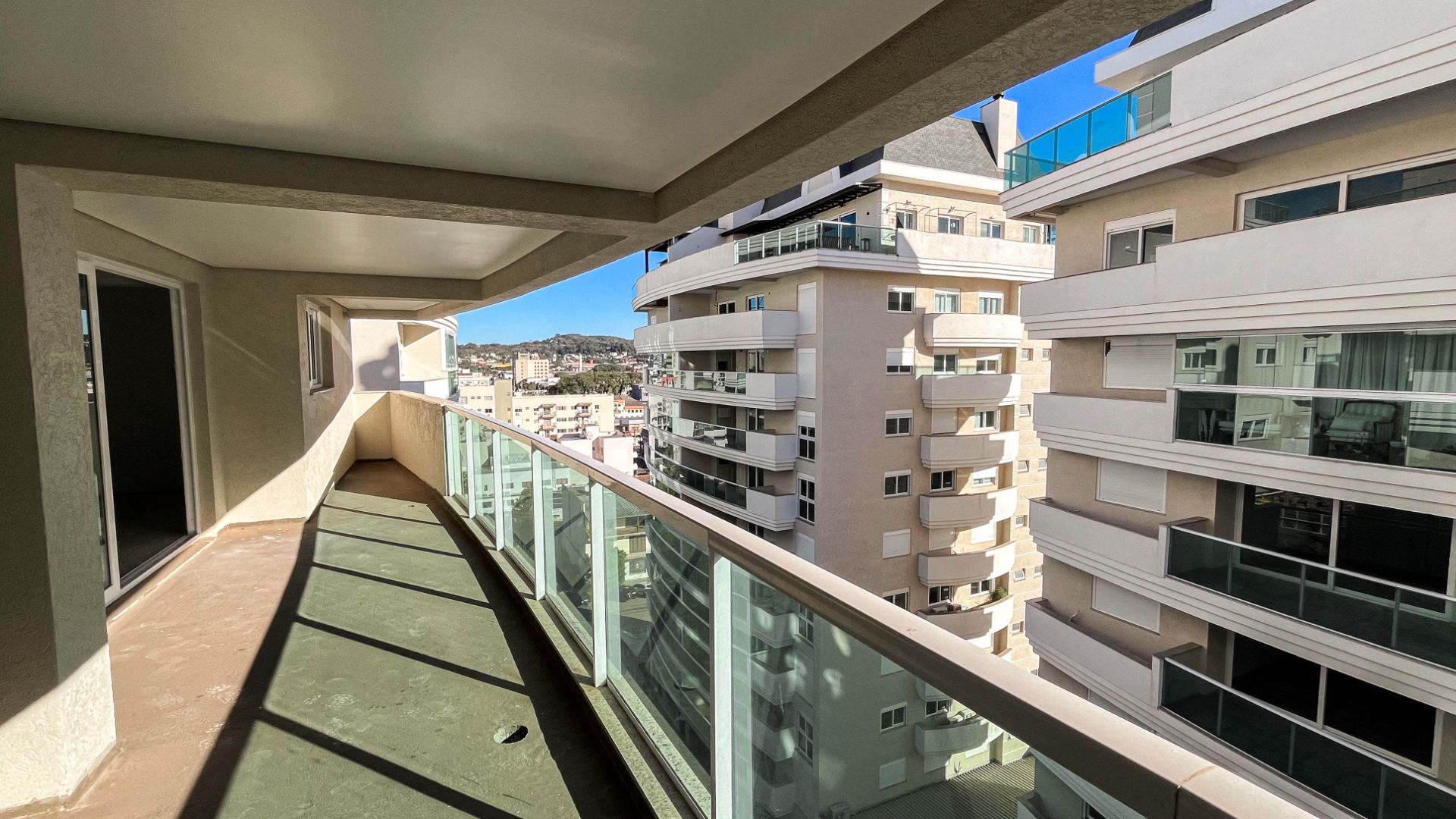 Apartamento no Centro com 3 dormitórios e 3 suítes