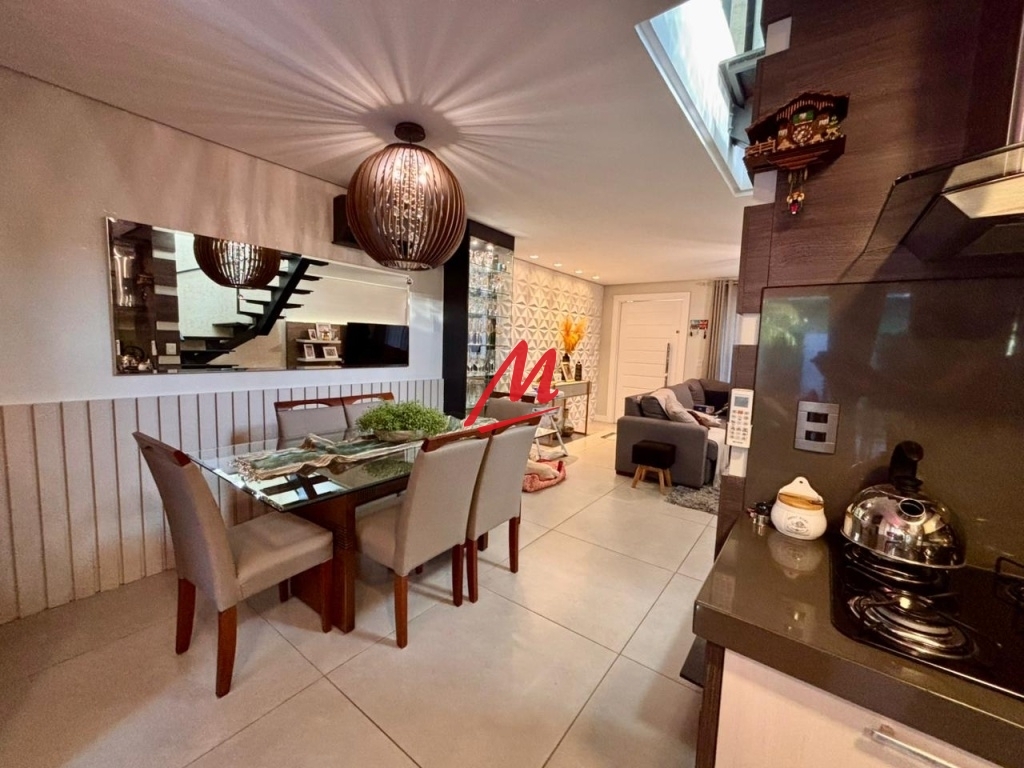 Belíssimo duplex com pátio - Foto 10