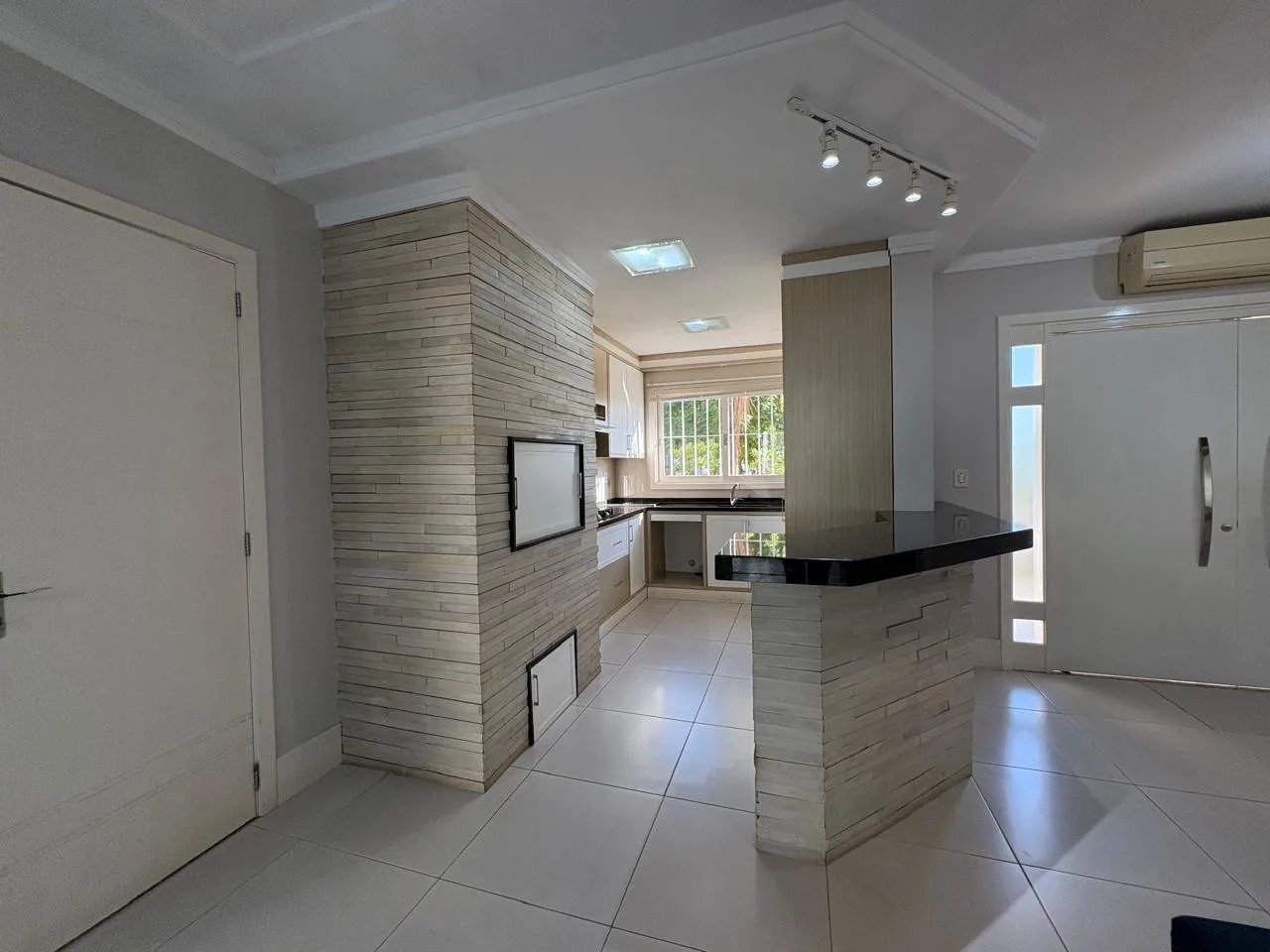 Casa Térrea de 03 Dormitórios C/ 01 Suíte, com Salão de Festas e Piscina  - Foto 6