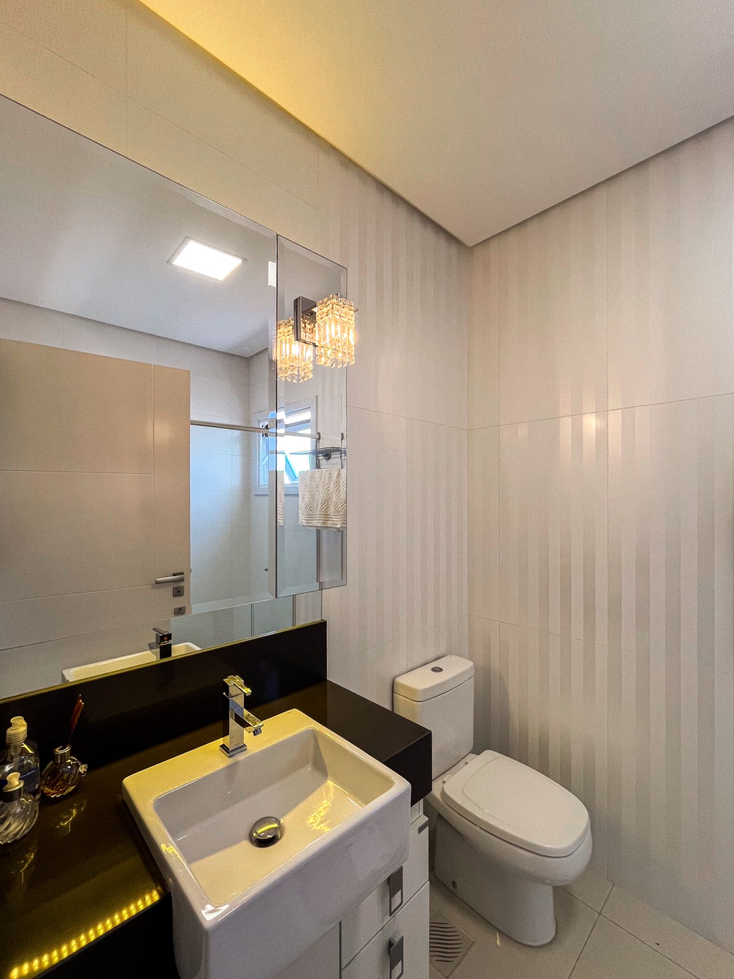 Casa no Goiás com 3 dormitórios, closet e piscina - Foto 18