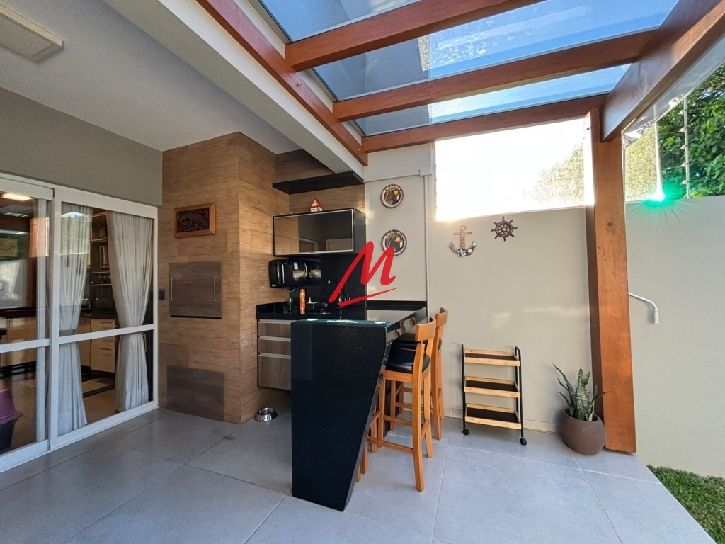 Belíssimo duplex com pátio - Foto 26