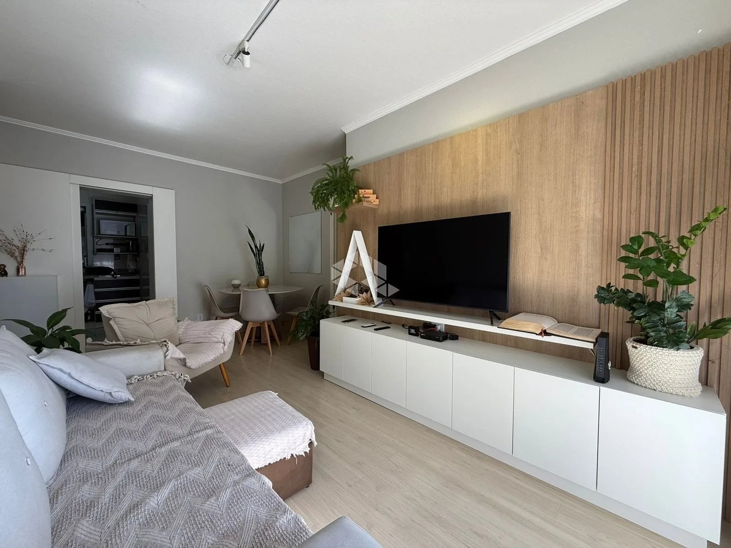 Apartamento com 2 quartos, 1 vaga e 64.25m² - Foto 4