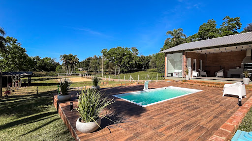 Chácara no Country com 2 dormitórios, suíte, piscina e sauna
