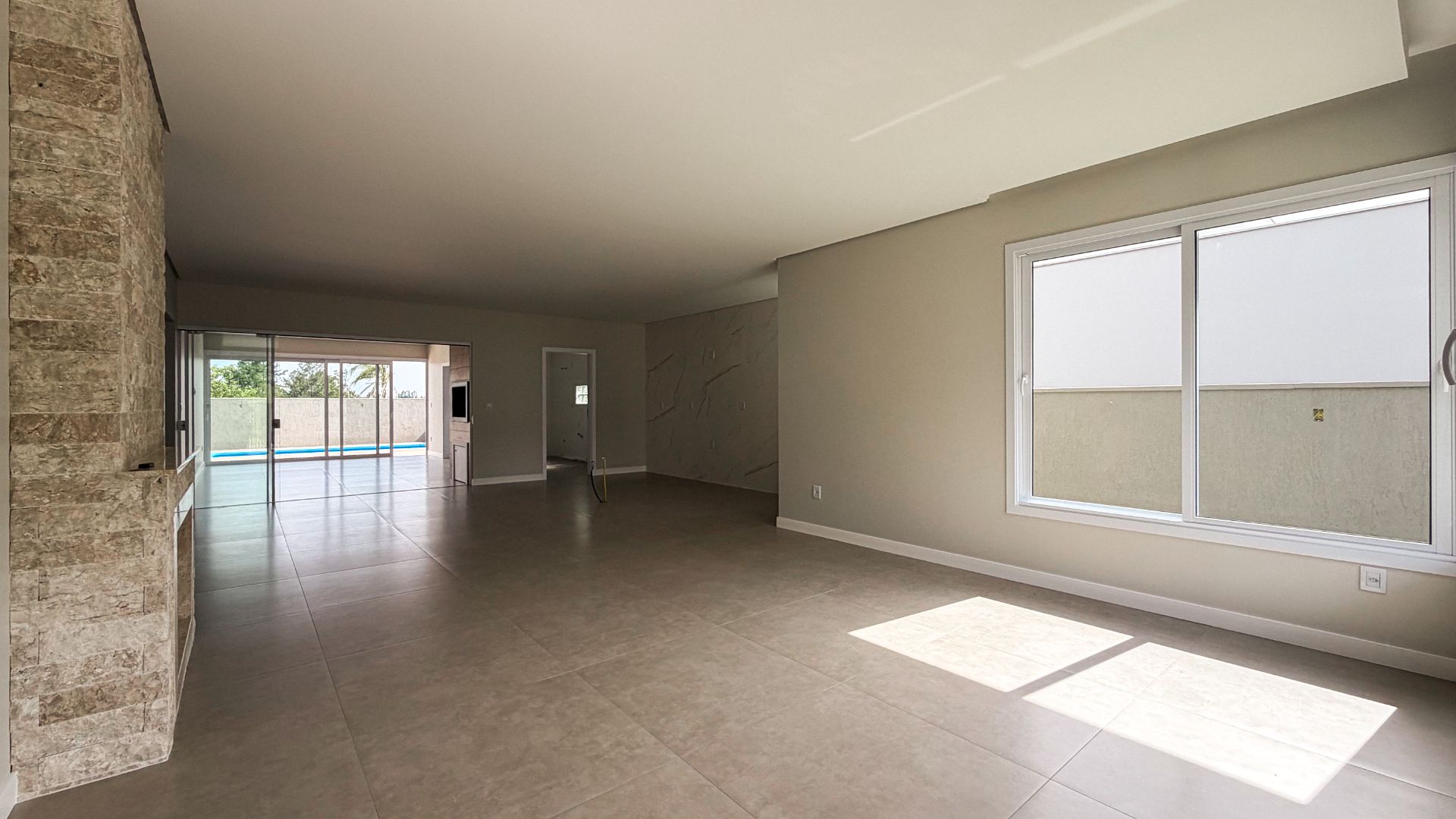 Casa no Royal Country com 3 dormitórios e pátio com piscina - Foto 5