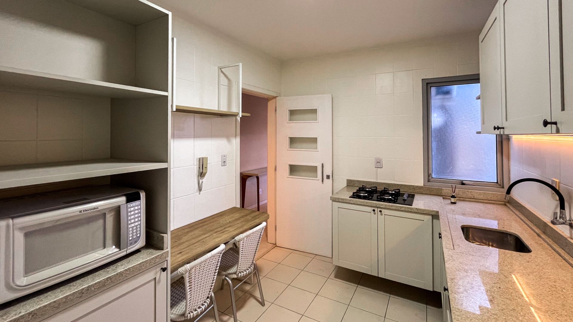 Apartamento Mobiliado no centro com 2 Dormitórios - Foto 6
