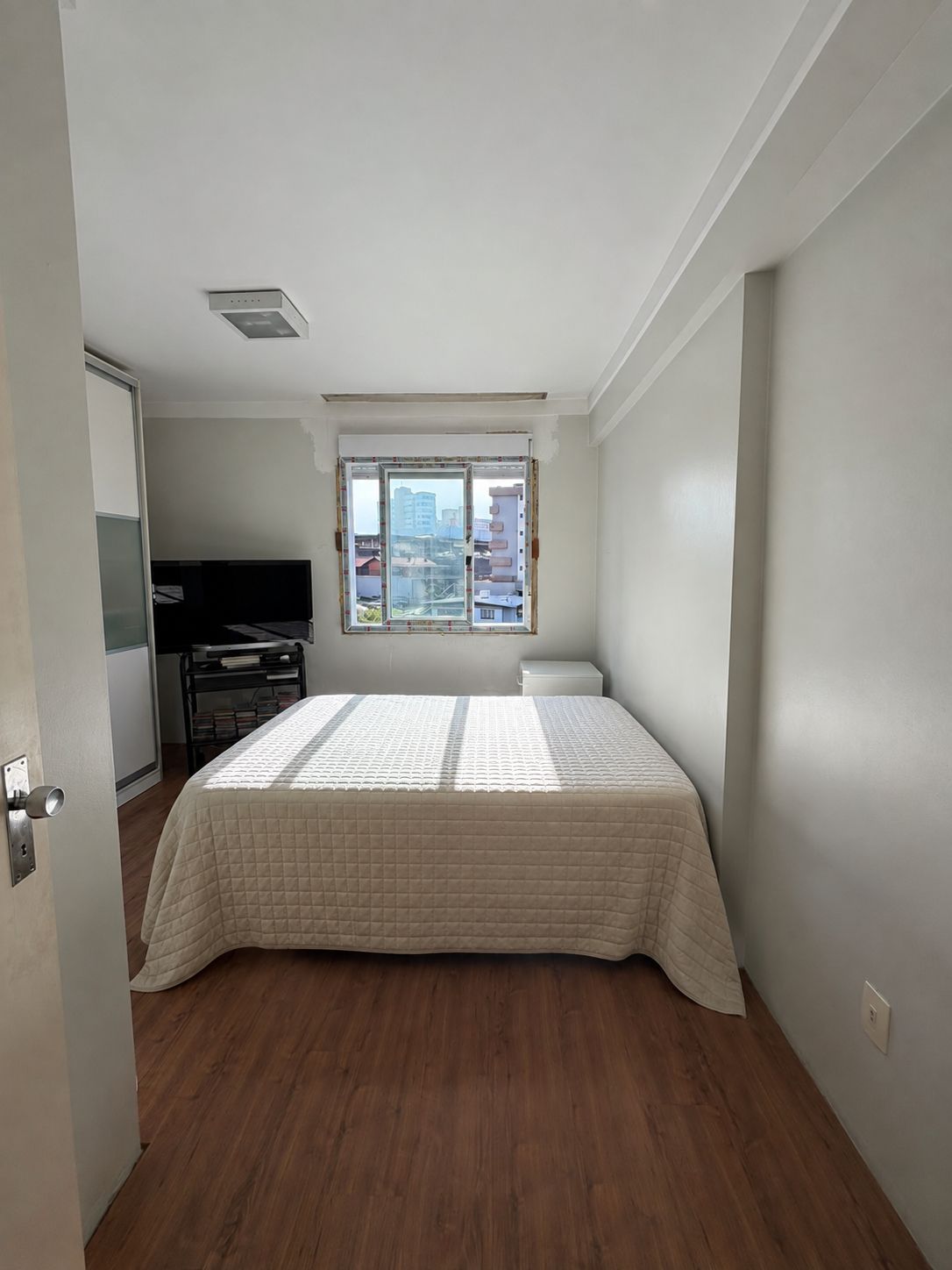 Com 92,48 privativos esse imóvel se destaca pelo living amplo, foto 8