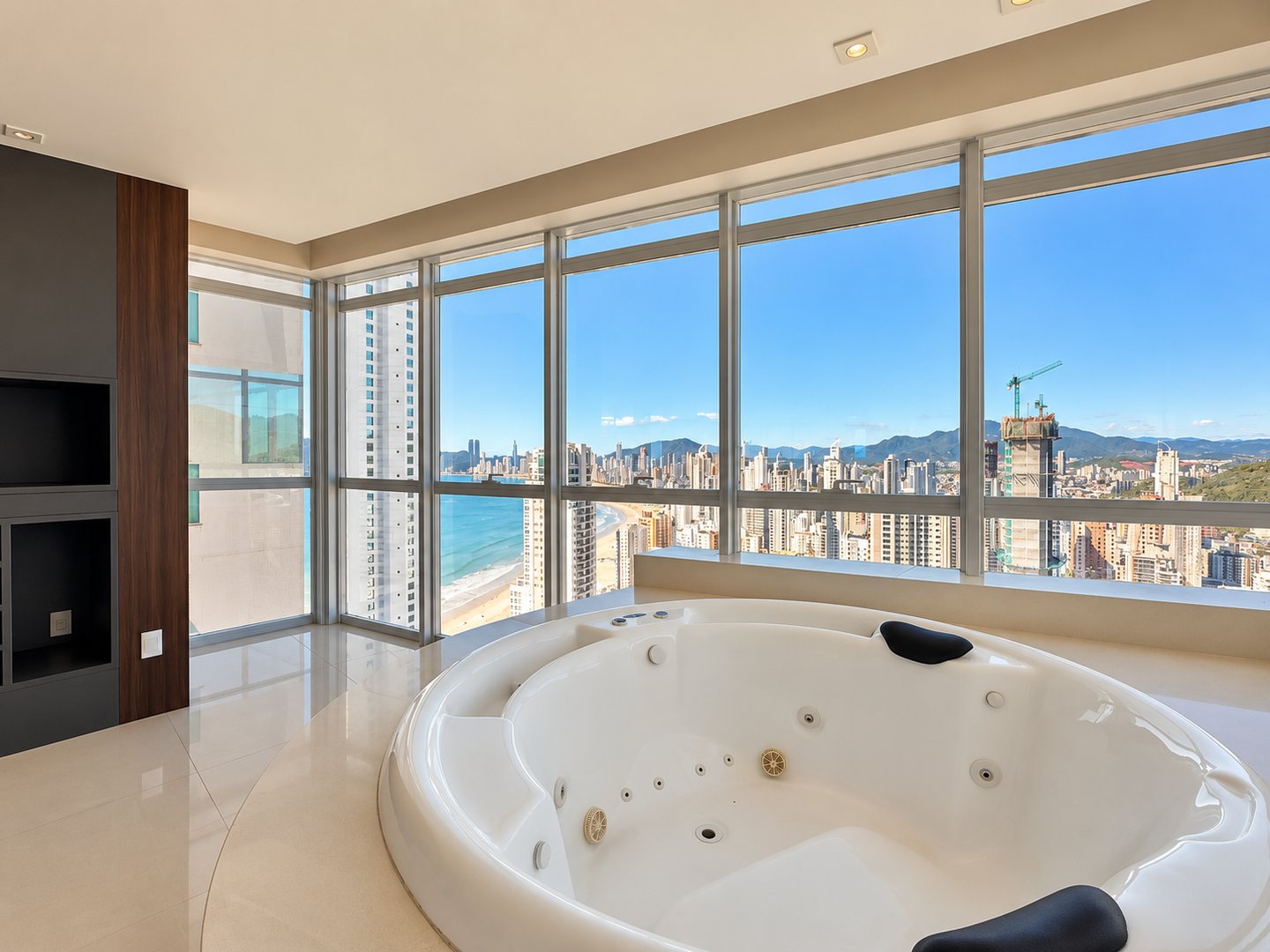 Apartamento no Edifício Alameda Jardins à venda no centro de Balneário Camboriú