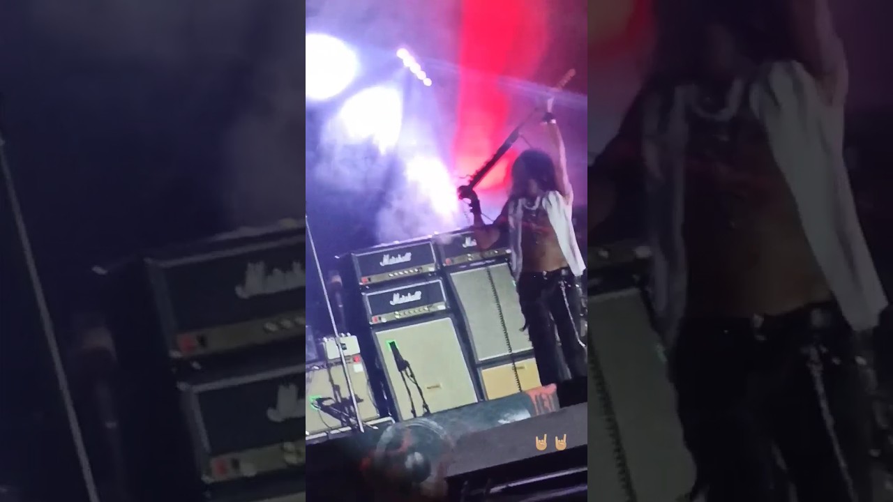 Joe Perry burns the amp - Hollywood Vampires - Live in Turkey #shorts - YouTube