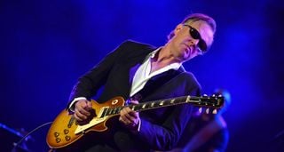 Joe Bonamassa plays the Royal Albert Hall with a Gibson Les Paul