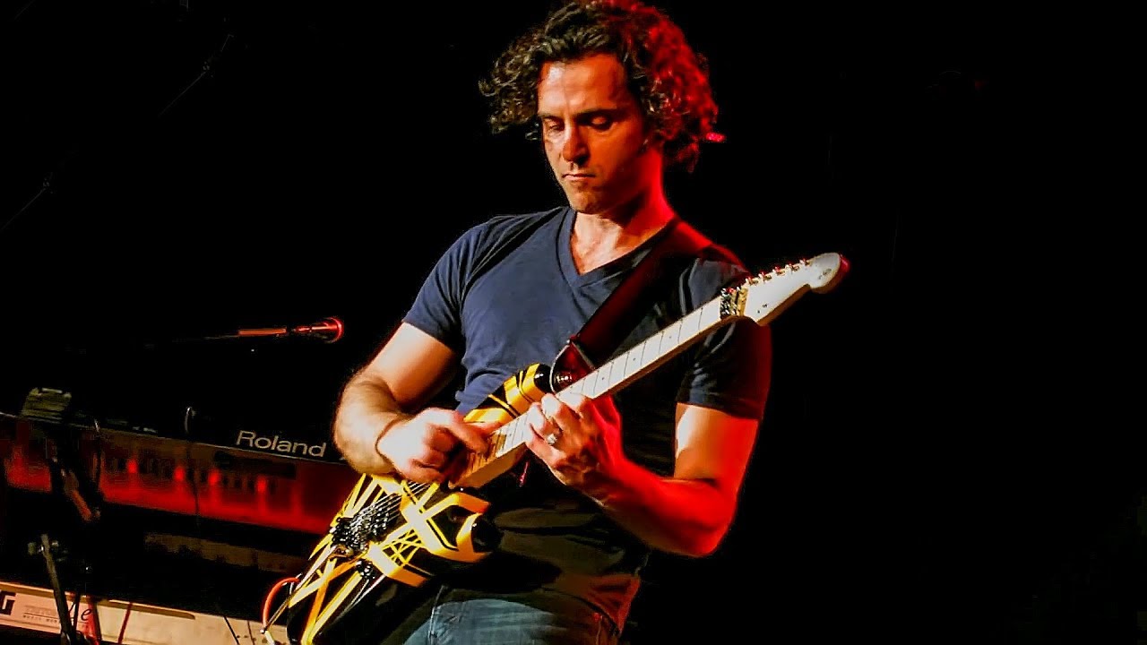 Dweezil Zappa - Eruption (Van Halen) - YouTube