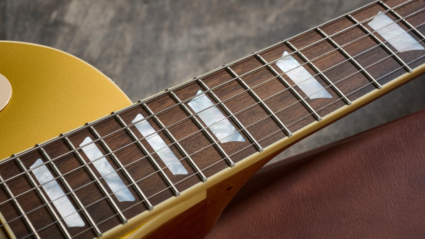 The neck of the Epiphone Inspired By Gibson Custom Les Paul Goldtop