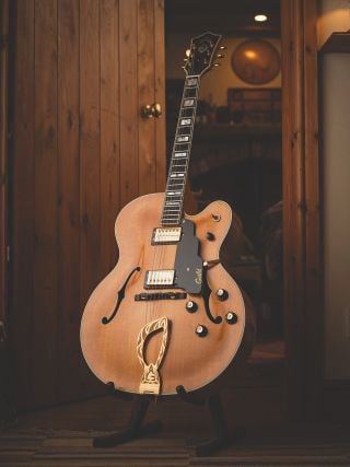 Guild X-500 archtop