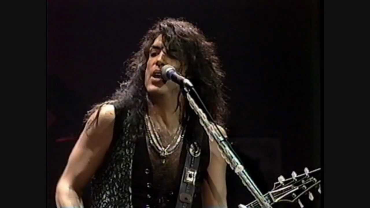 KISS - Strutter (Live, Detroit 1992 - Revenge Tour) - YouTube