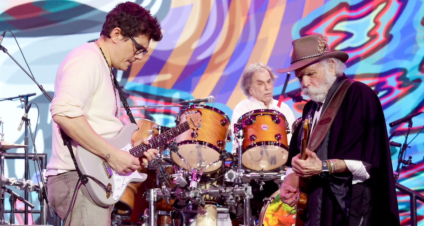 John Mayer plays his grey PRS Silver Sky as he jams with Bob Weir during a Dead & Company set.