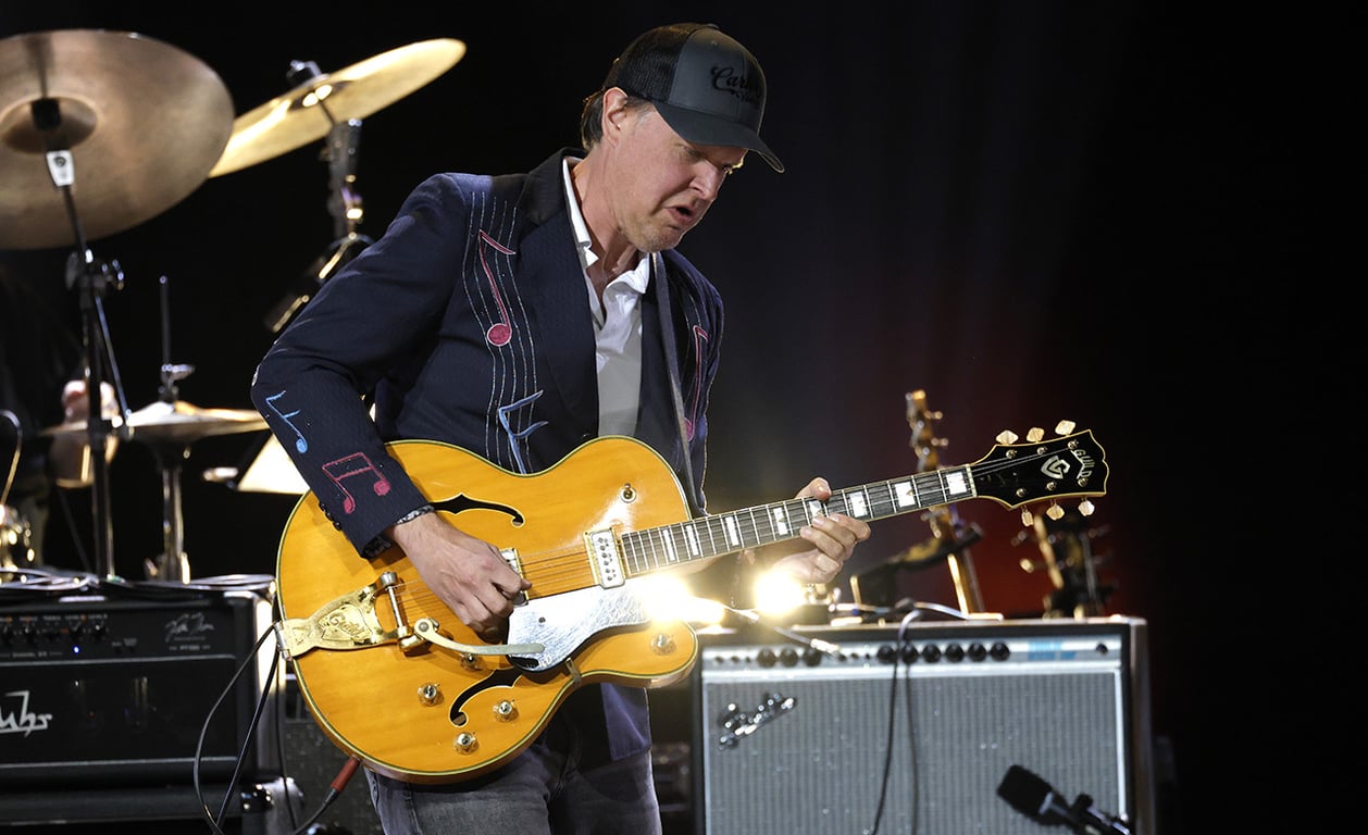 Joe Bonamassa at Duane Eddy tribute concert