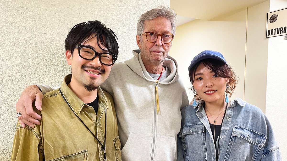 Toshikini Soejima (left) and Nahokimama (right) meeting Eric Clapton (center)