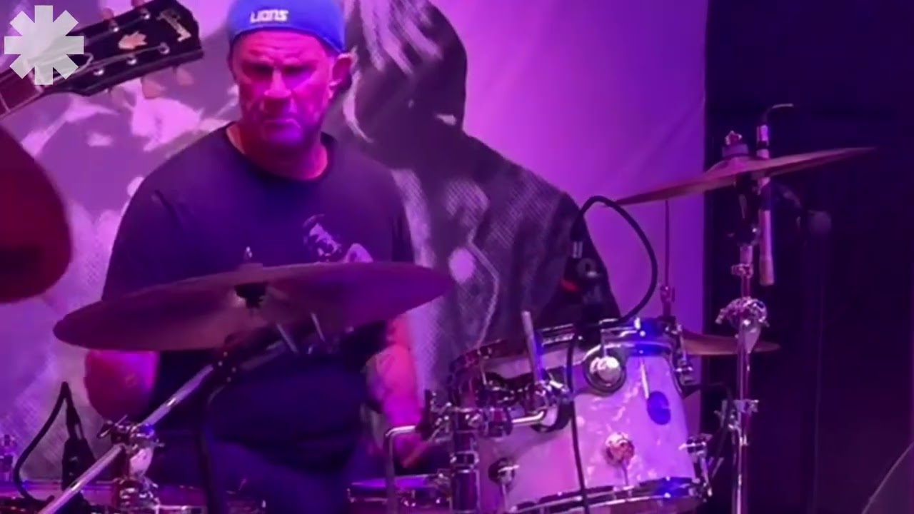 Chad Smith, Paul McCartney, Andrew Watt - I Saw Her Standing There / Hey Joe (August, 2024) - YouTube