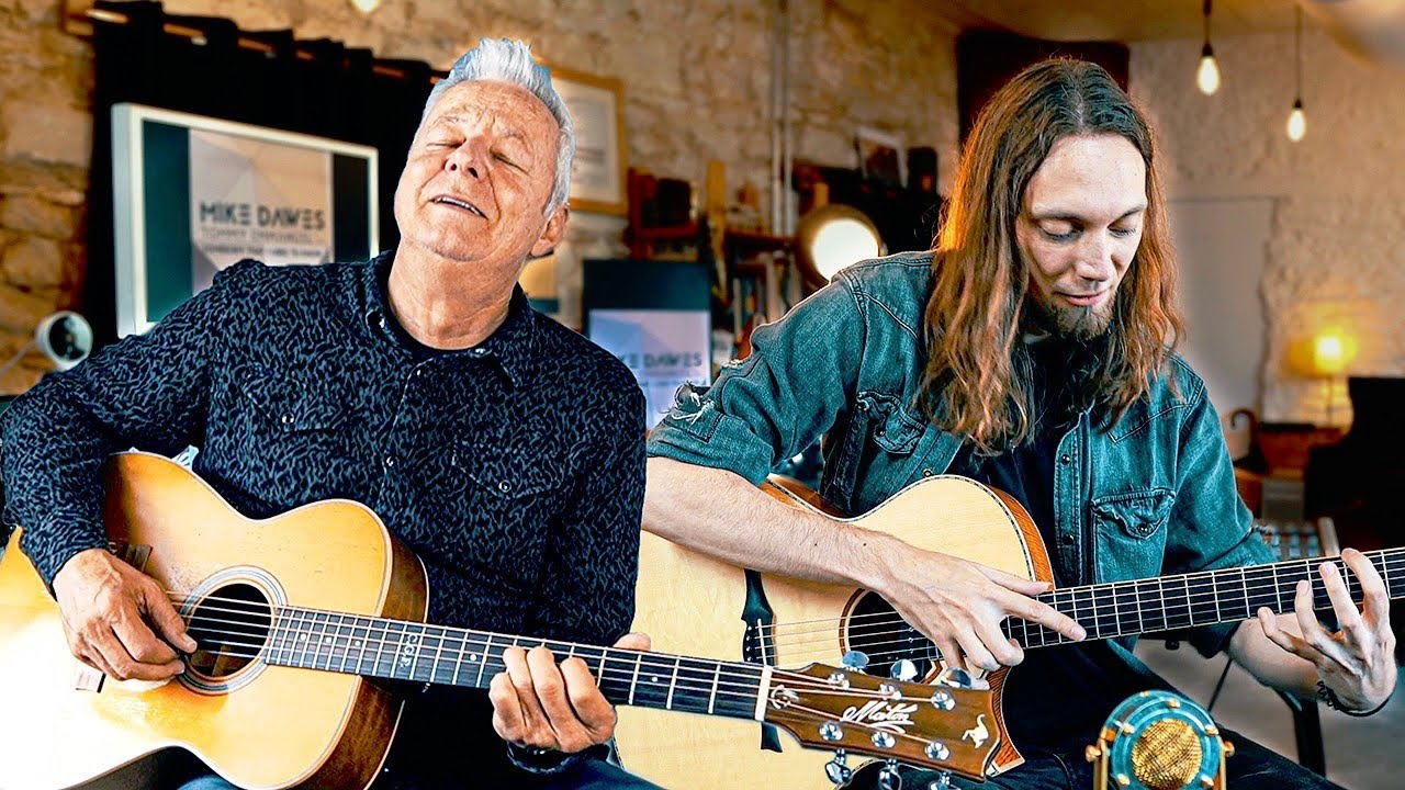 Mike Dawes & Tommy Emmanuel - Somebody That I Used to Know - YouTube