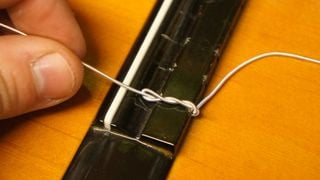 Loop a classical guitar string