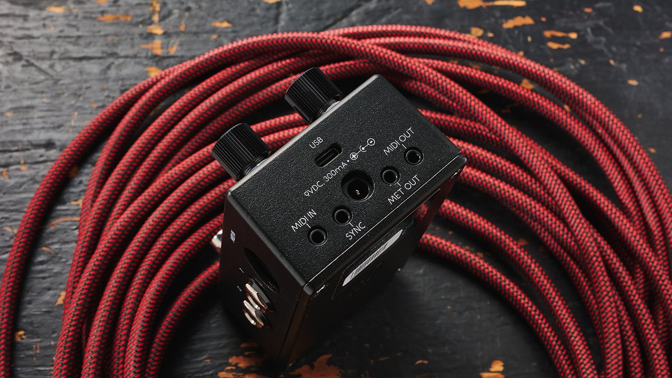Walrus Audio Canvas Clock - MIDI management controller pedal with large screen, two control knobs and two footswitches