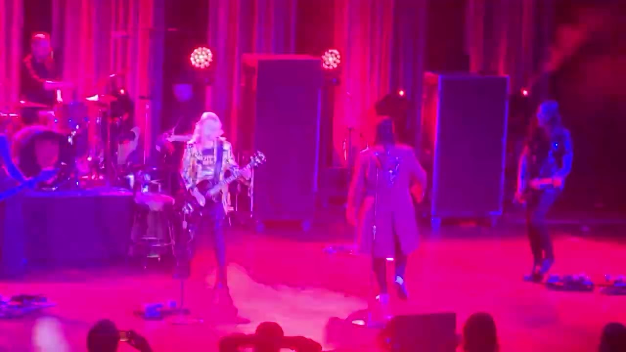 Ann & Nancy Wilson- Barracuda (2023.1010 @ LBC) - YouTube