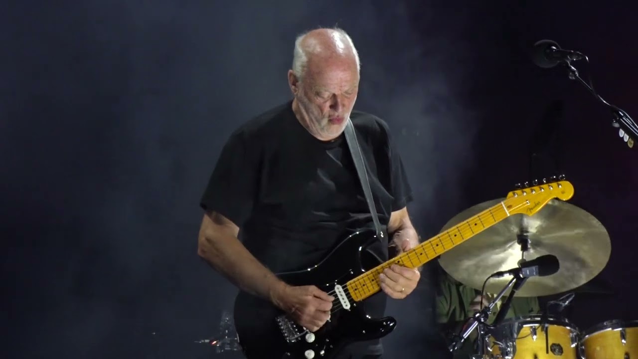 David Gilmour breaks Hendrix strap during Comfortably Numb, Rome, Circus Maximus, 28 September 2024 - YouTube