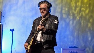 Dean Roland plays live with Collective Soul