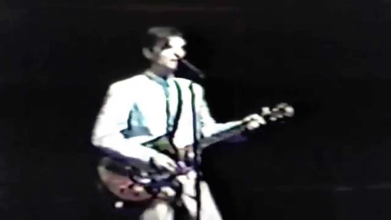 Talking Heads - The Book I Read (outtake Stop Making Sense) - YouTube