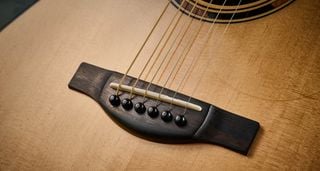 Yamaha TAG3 C TransAcoustic: Yamaha has expanded its TransAcoustic concept toinclude more onboard effects, including delay andlooping, with fine-tuning and the option to playbacking tracks via a dedicated smartphone app.