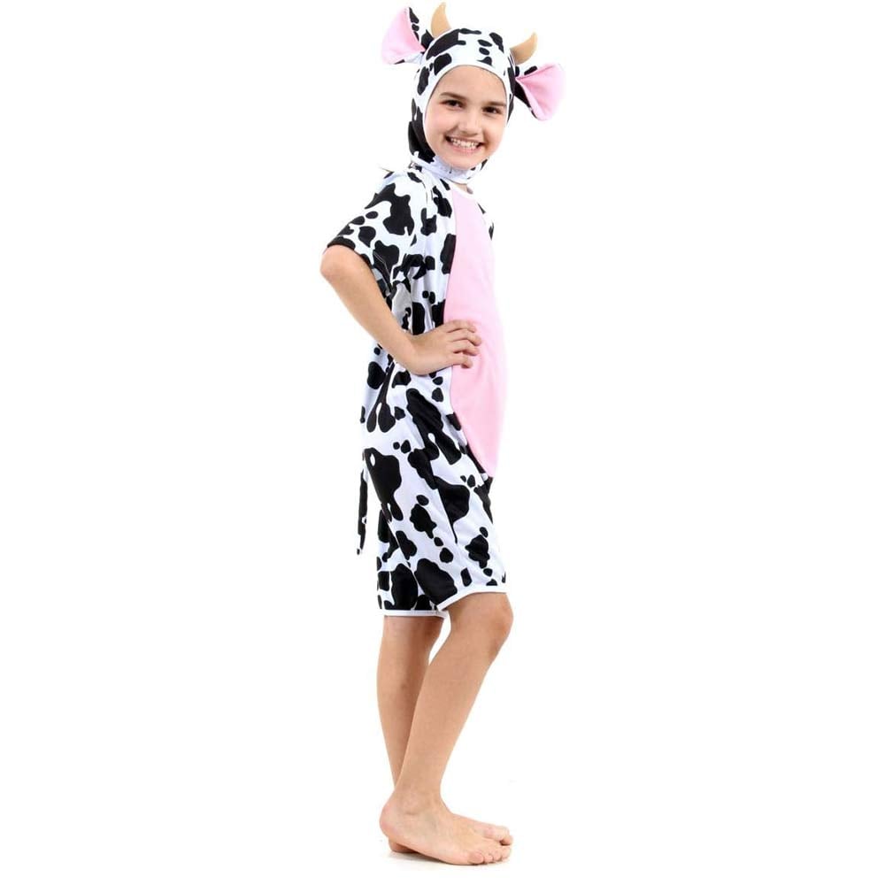 menina vestida com fantasia infantil de vaca, sorrindo, vista de lado