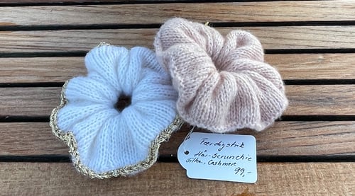 Færdigstik: SCRUNCHIE (Cashmere, Silke og Merino) - 14 farver fra Knit-Knot