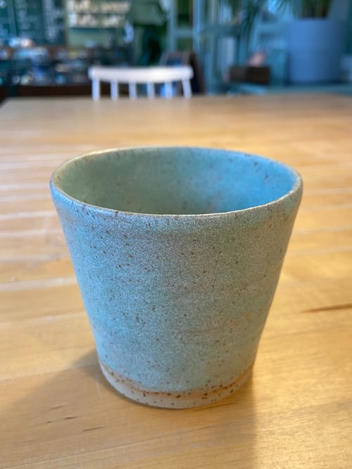 Hånddrejet keramik kop - stentøjsler