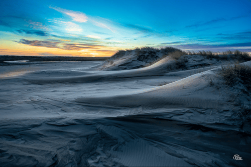 Lys og skygger på Råbjerg mile i Skagen mile lige før solnedgang fra klee-fotokunst.dk