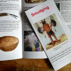 Folder om Smudging fra ShamanShoppen og TrommeMageren