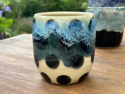 Unika krus med prikker (oval)