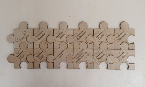 Puslespilsbrikker i lyst krydsfiner. Vælg tekst under kommentarer i indkøbskurven. Pris pr. stk. fra Hobbydesign by Hjertefryd