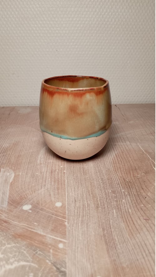 Håndlavet kaffekrus i stentøj.