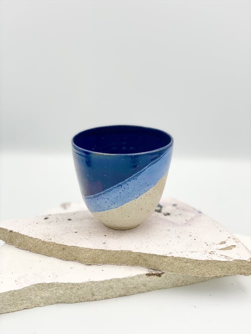 Kop uden hank fra Nørrebrokeramik.dk (firmanavn, OHØJ)