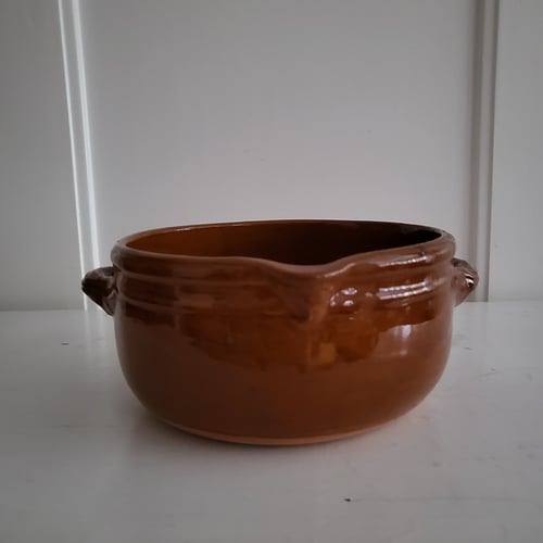 Brun glaseret vintage lerskål med hanke – Ø19 cm