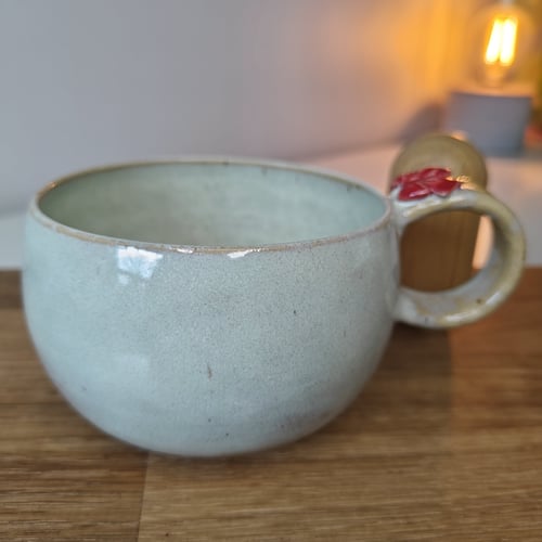 Pebermynte grøn kop med lille sløjfe  fra Jo keramik 