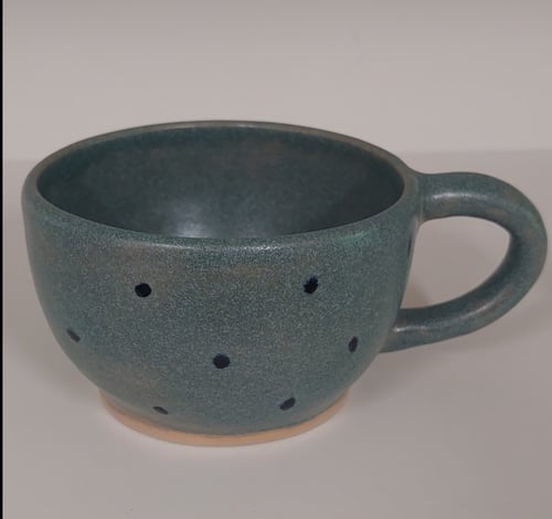 Buttet kop i brun/hvid glasur  