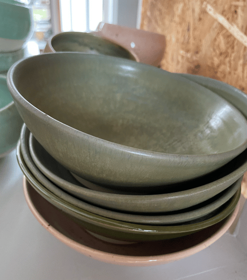 Lille salatskål mat grøn Ø = ca 21 cm, h = ca 7 cm fra B keramik Galleri Koefoed